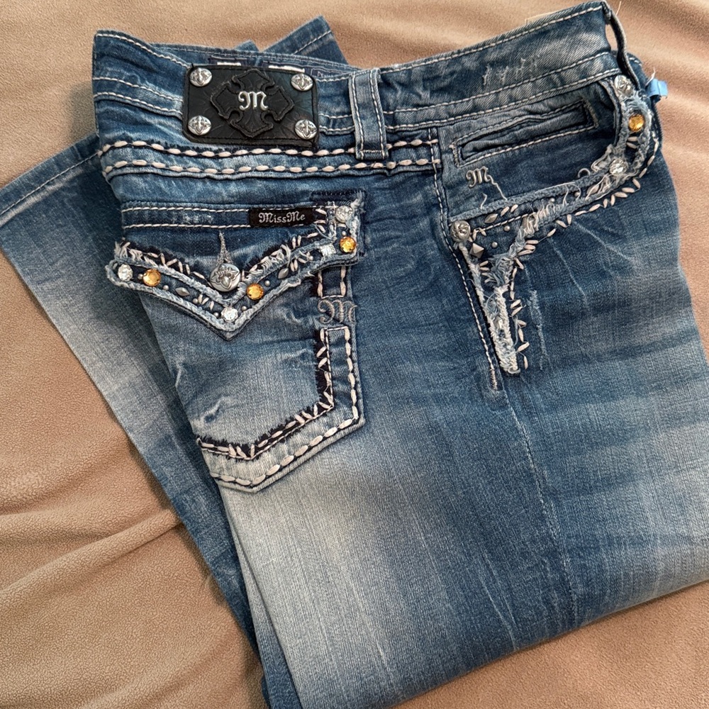 Miss Me Brand Blue Embellished Women's capri. Size 32